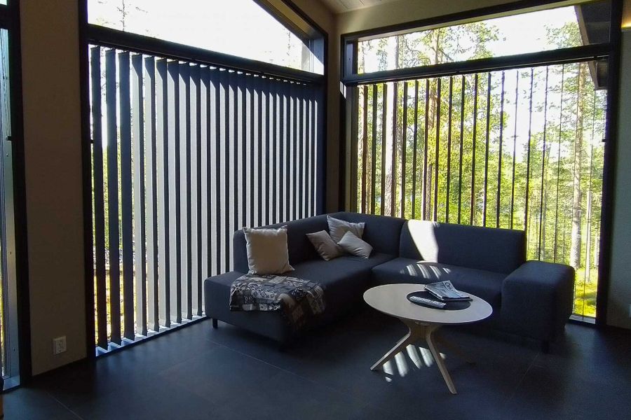 Oleskelutilan pystylamelliverhot