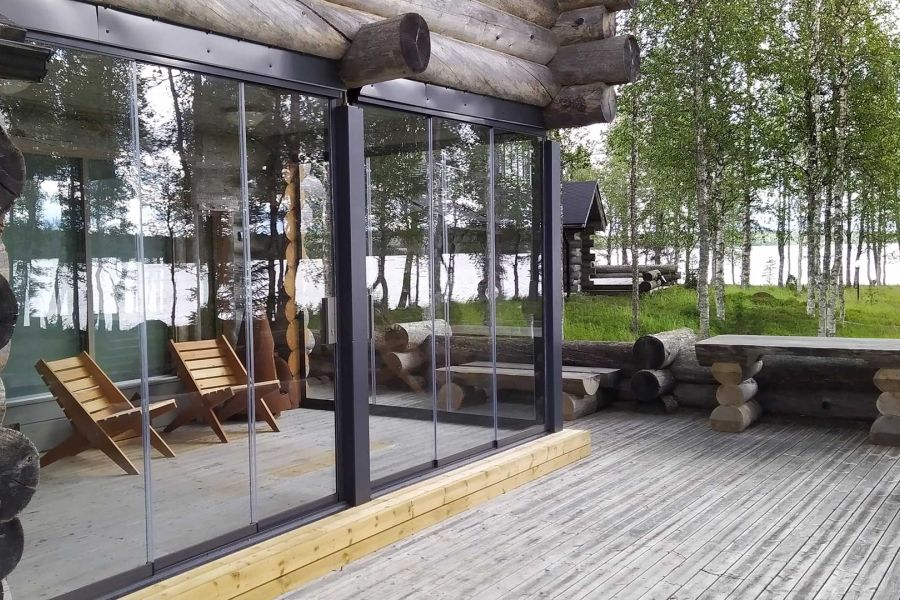 Kelohuvilan terassin lasitus