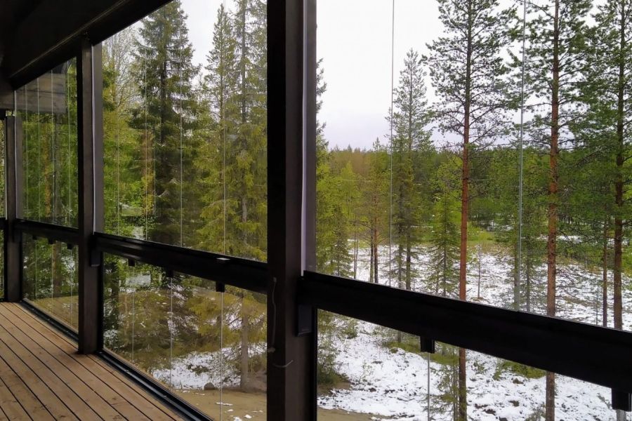 Parvekelasitus keväällä