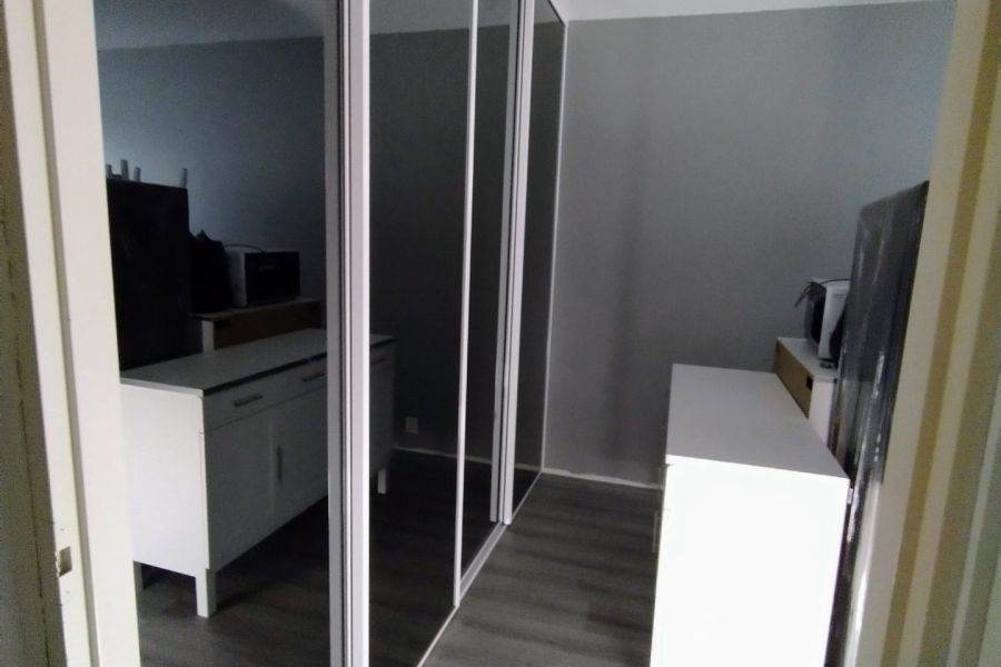 Makuuhuoneen peililiukuovet