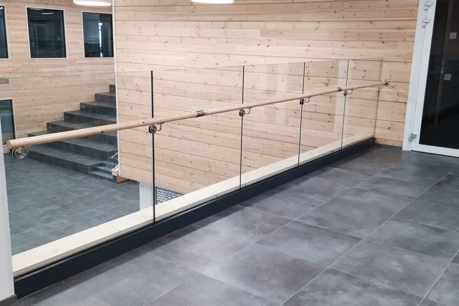 Lasikaide julkisessa tilassa