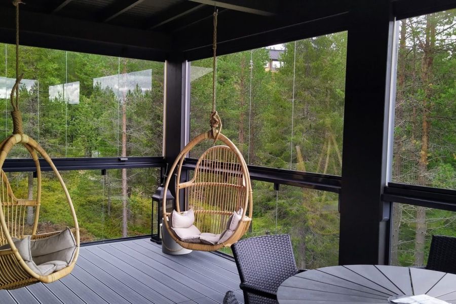 Hirsihuvilan parveke